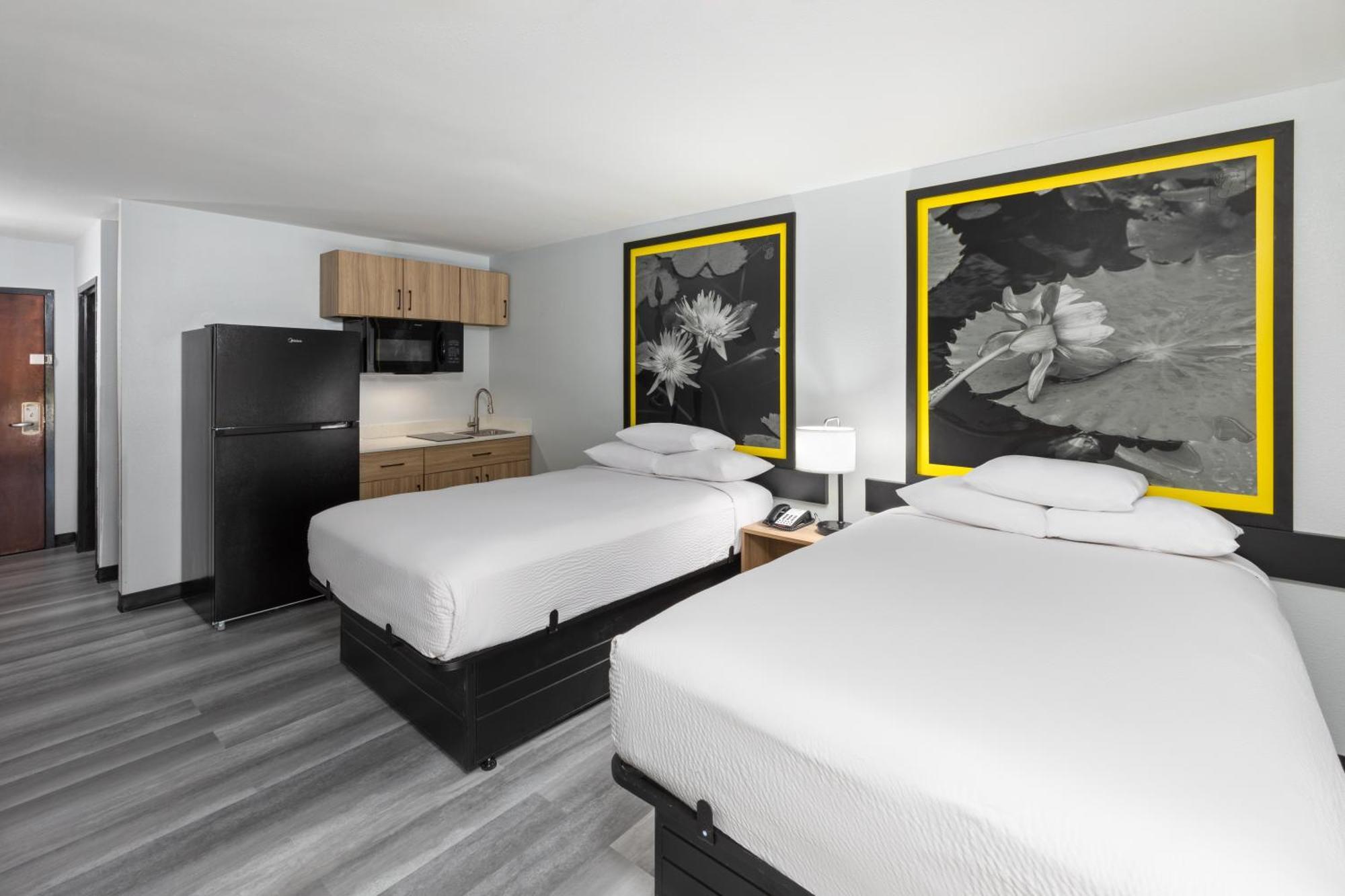 Super 8 By Wyndham Alexandria La Hotel Buitenkant foto