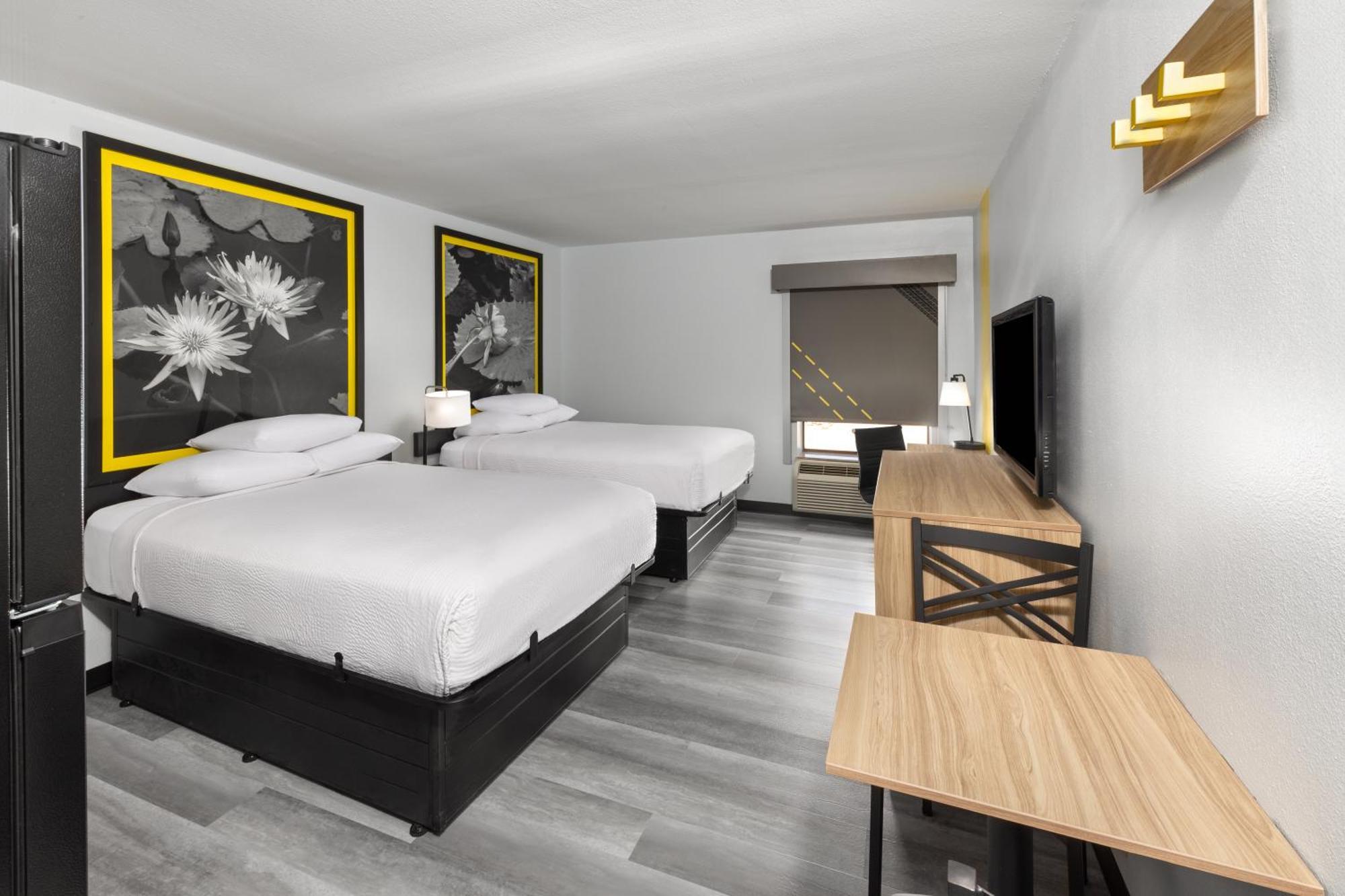 Super 8 By Wyndham Alexandria La Hotel Buitenkant foto