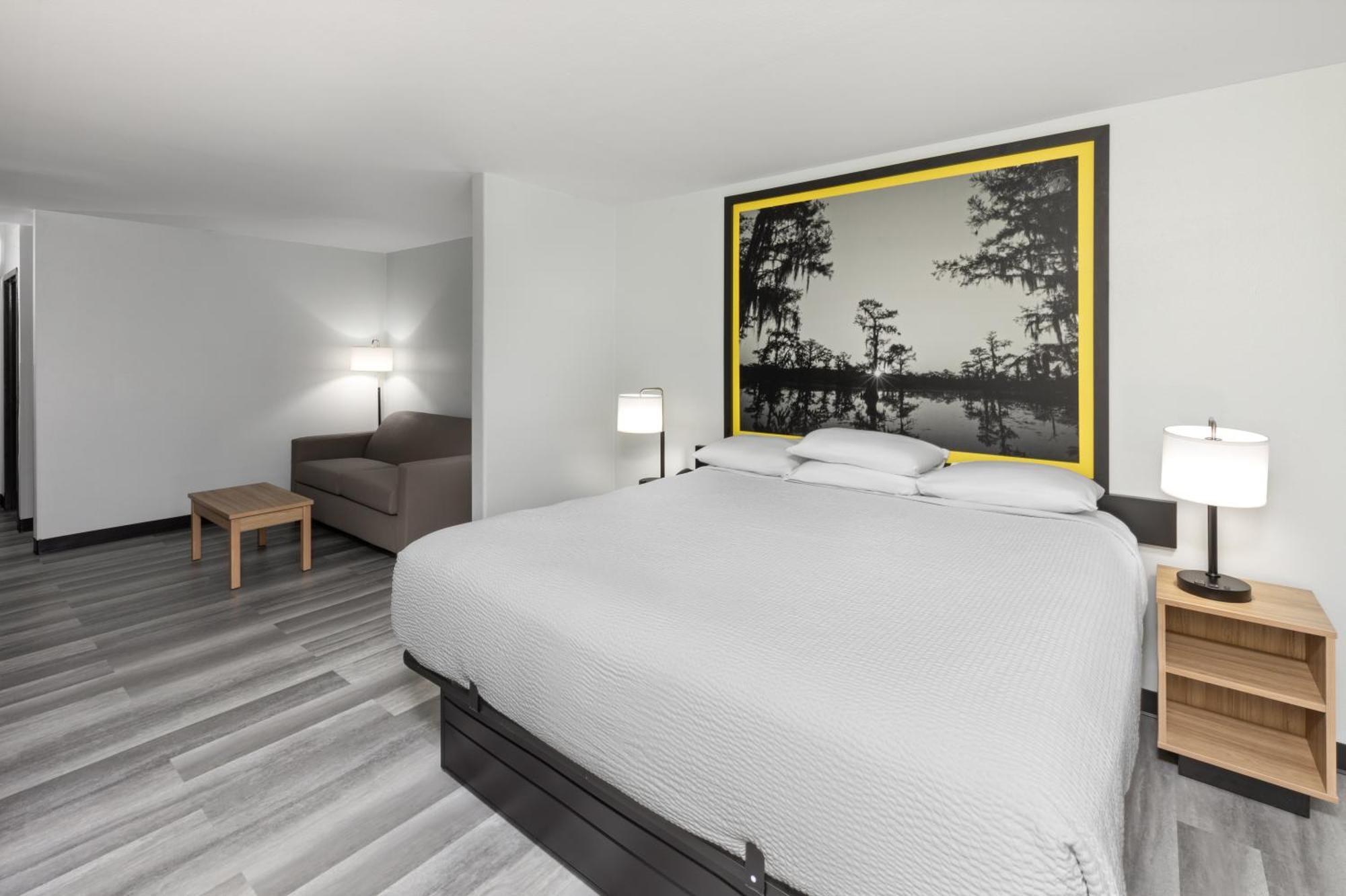 Super 8 By Wyndham Alexandria La Hotel Buitenkant foto